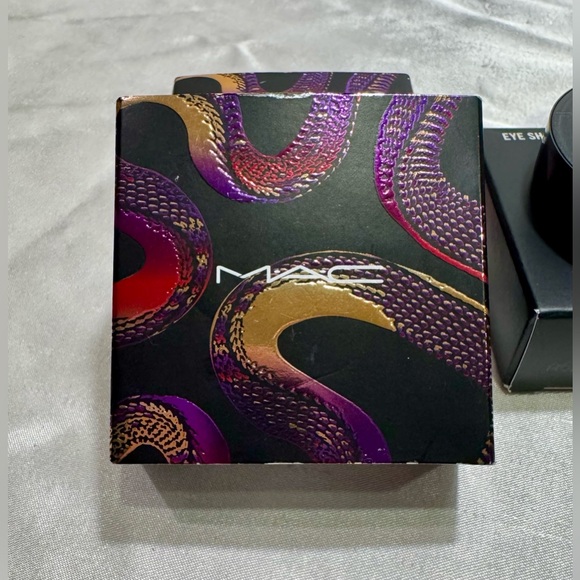 💜 MAC Year of the Snake 🐍- Altered State eyeshadow (✨ Limited Edition✨) - Picture 3 of 6